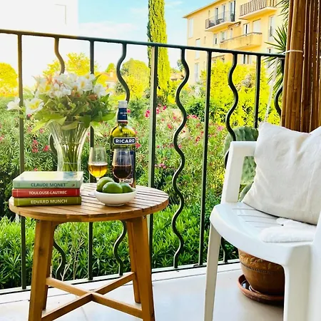 Private With Balcony Saint-Tropez