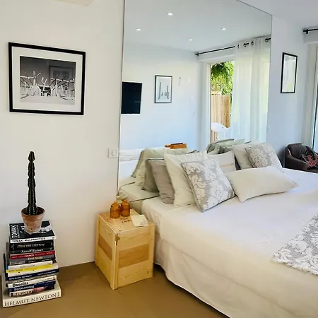 Private With Balcony Homestay Saint-Tropez