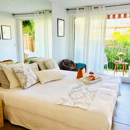 Private With Balcony Kwatera prywatna *