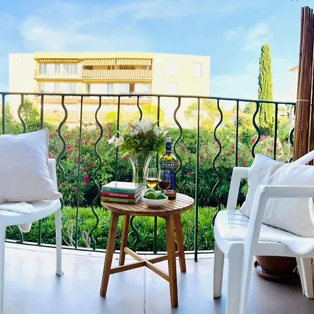 Private With Balcony Homestay szállás Saint-Tropez
